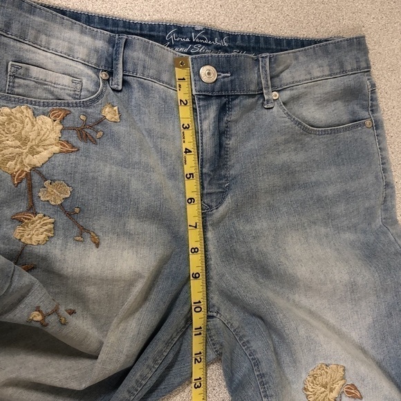 Gloria Vanderbilt “Jordyn” All Around Slimming Effect Embroidered Capri Jeans - Picture 12 of 13